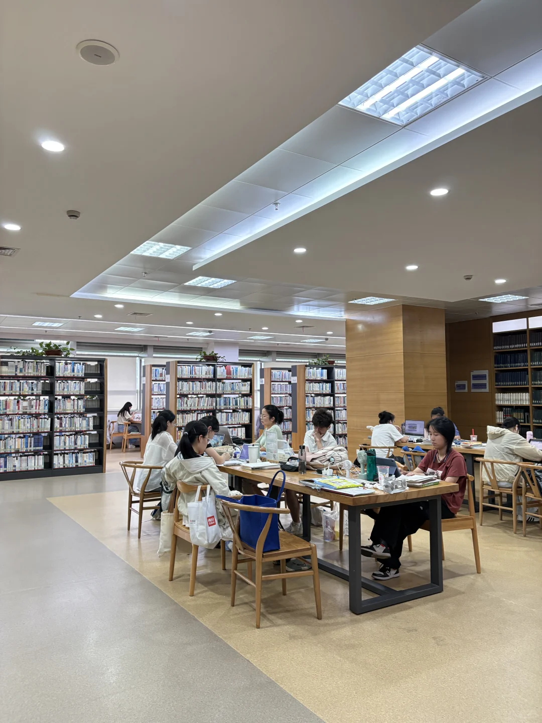 暑假，就应该在图书馆呆着~