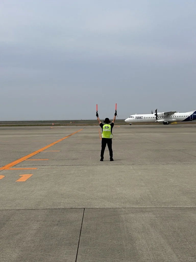 ✈️ 机场地面服务团队，让每次飞行更顺畅！ ✈️