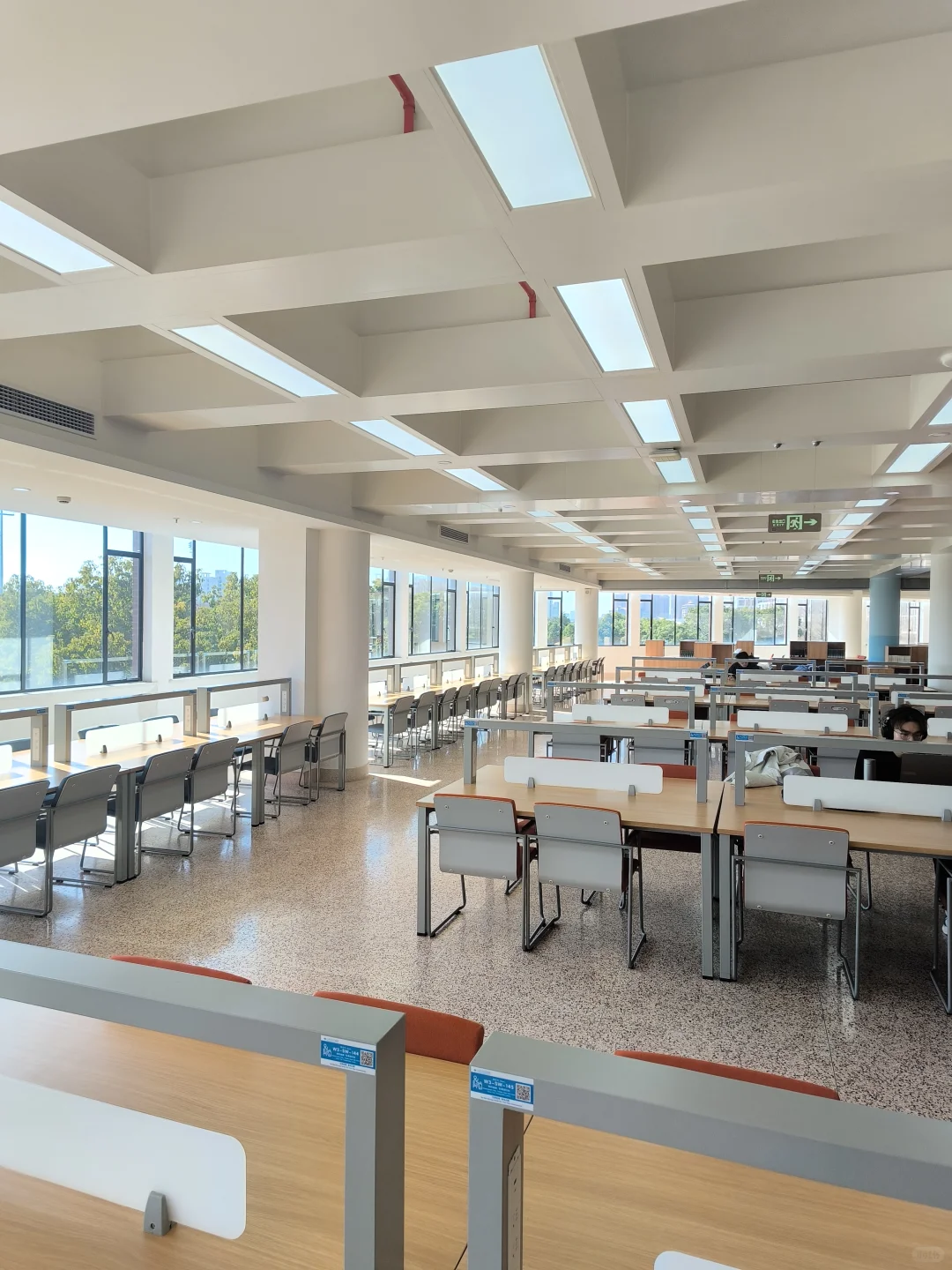 期末考试后的上海交通大学图书馆