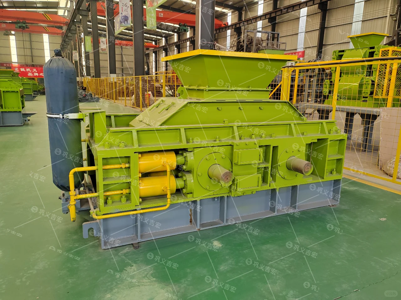 液压对辊制砂机引领建筑工程砂石精细化革命