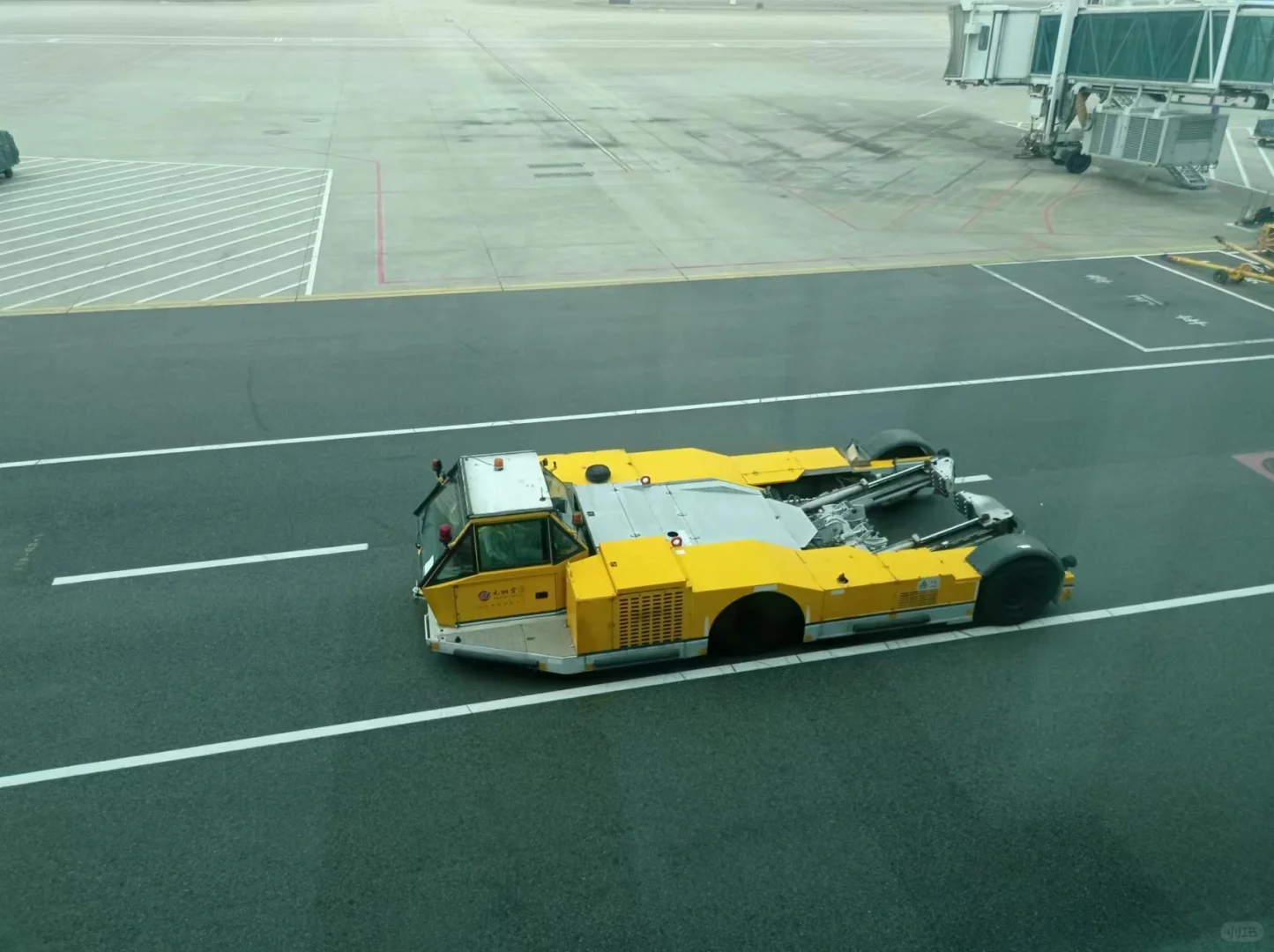 机场的各种职能车辆