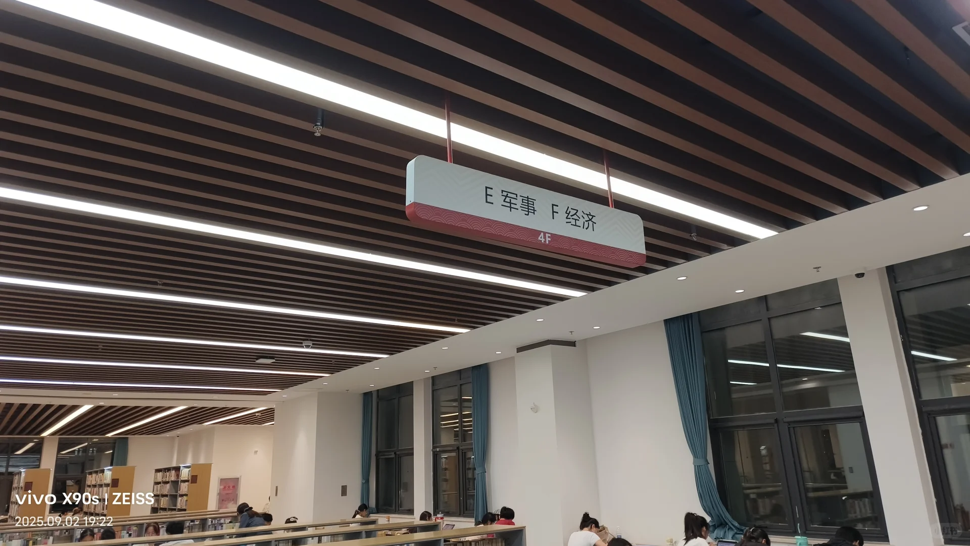 河地大图书馆，太高级了吧！