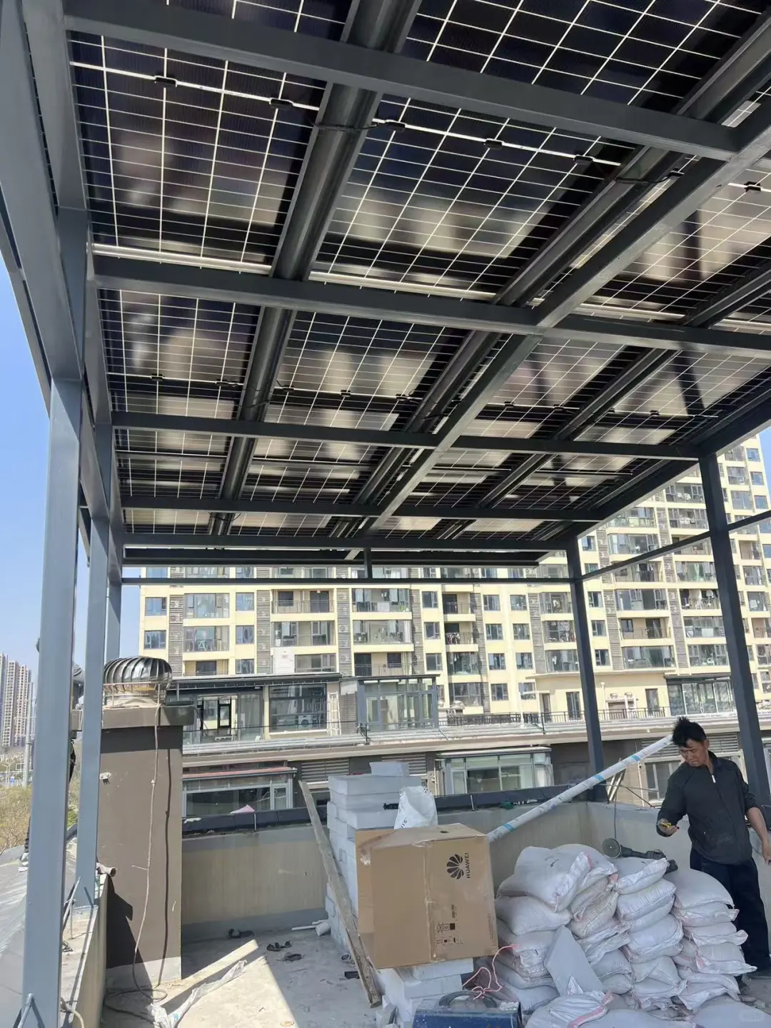 组件采用国内一线品牌质保30年电效