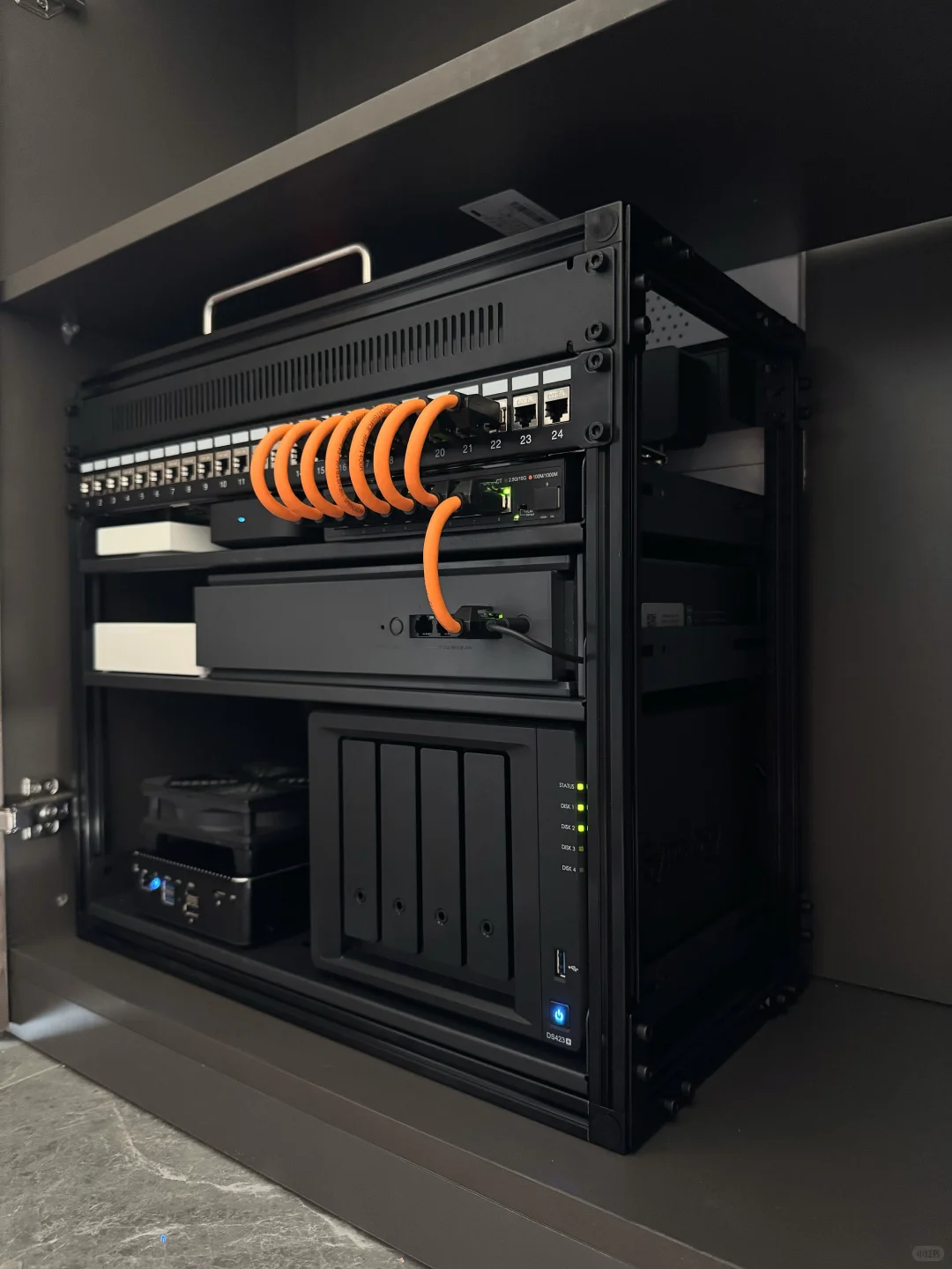 DIY铝型材 纯黑机柜