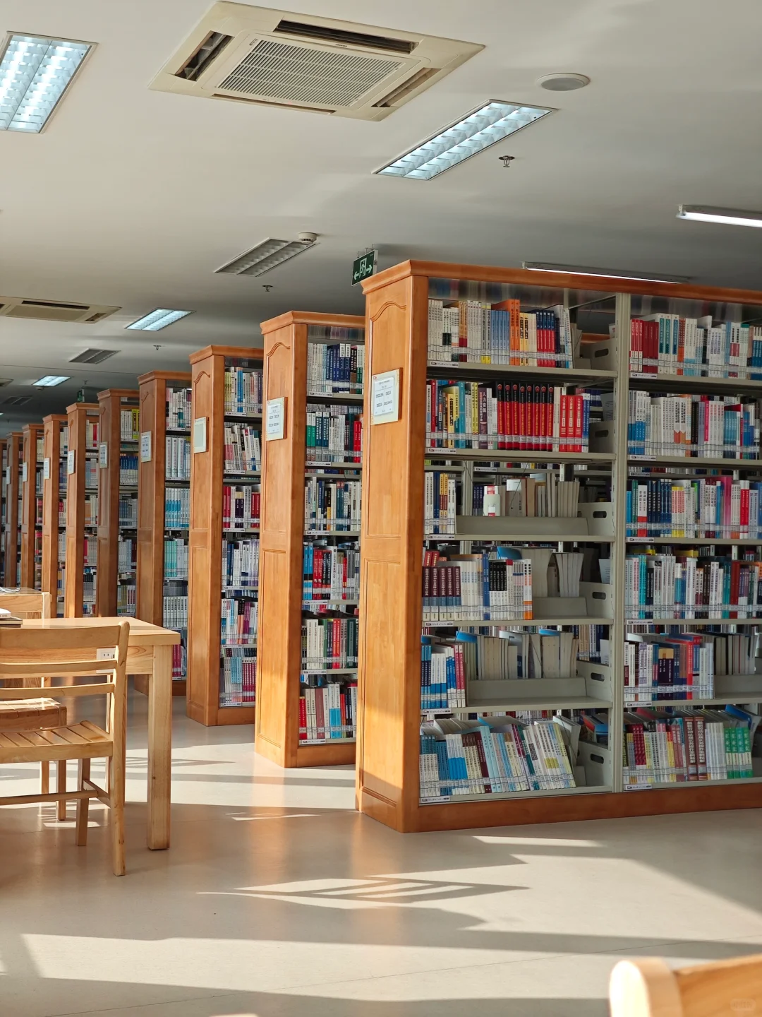 一百个赞离开图书馆