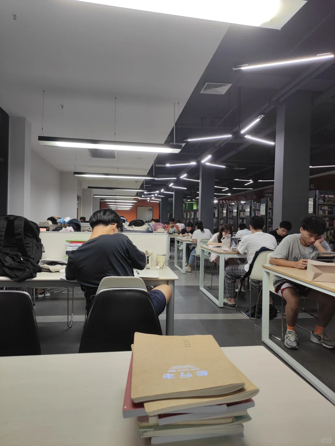 图书馆这群人怎么这么有耐心