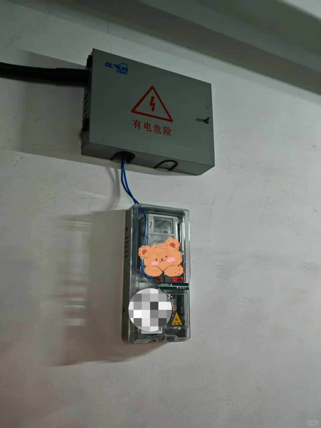 国家电网好牛 把分电表直接装到车位后面了