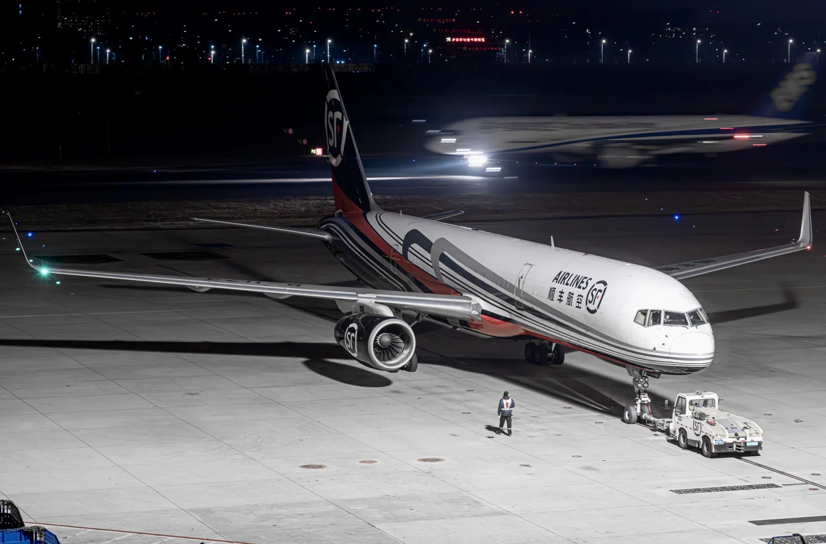 顺丰机长?‍✈️：你见过凌晨三点的北京吗？