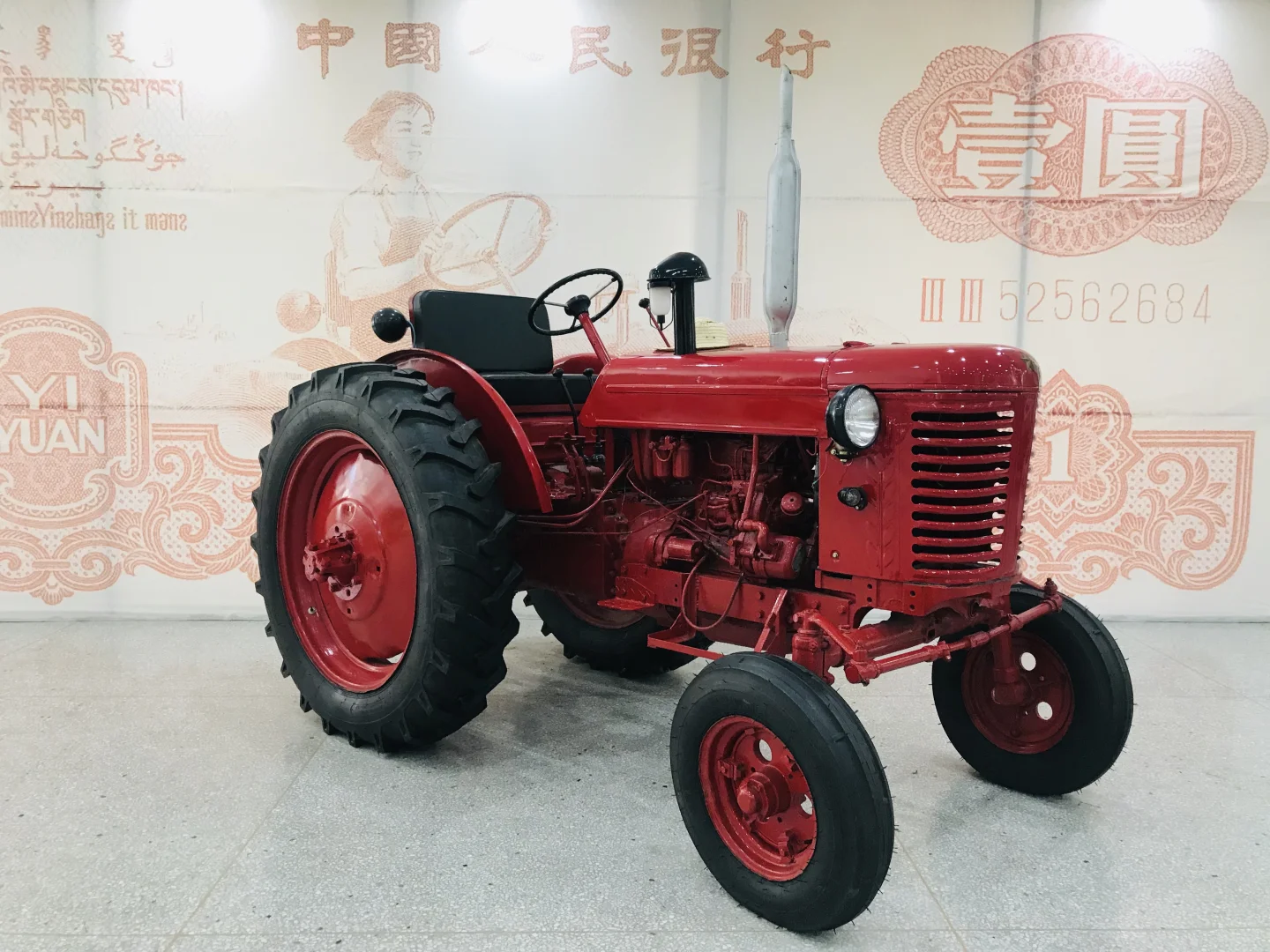 新疆红十月拖拉机：一段尘封的工业传奇