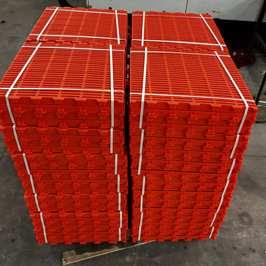 养殖设备一站式采购：养殖场塑料漏粪板来啦