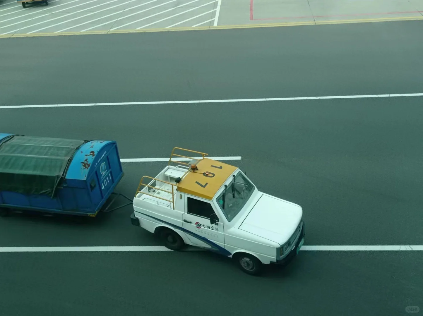 机场的各种职能车辆