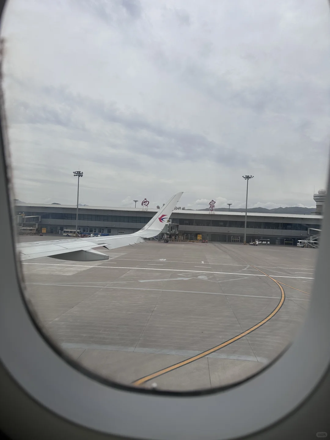 拍到了自己行李被运上飞机