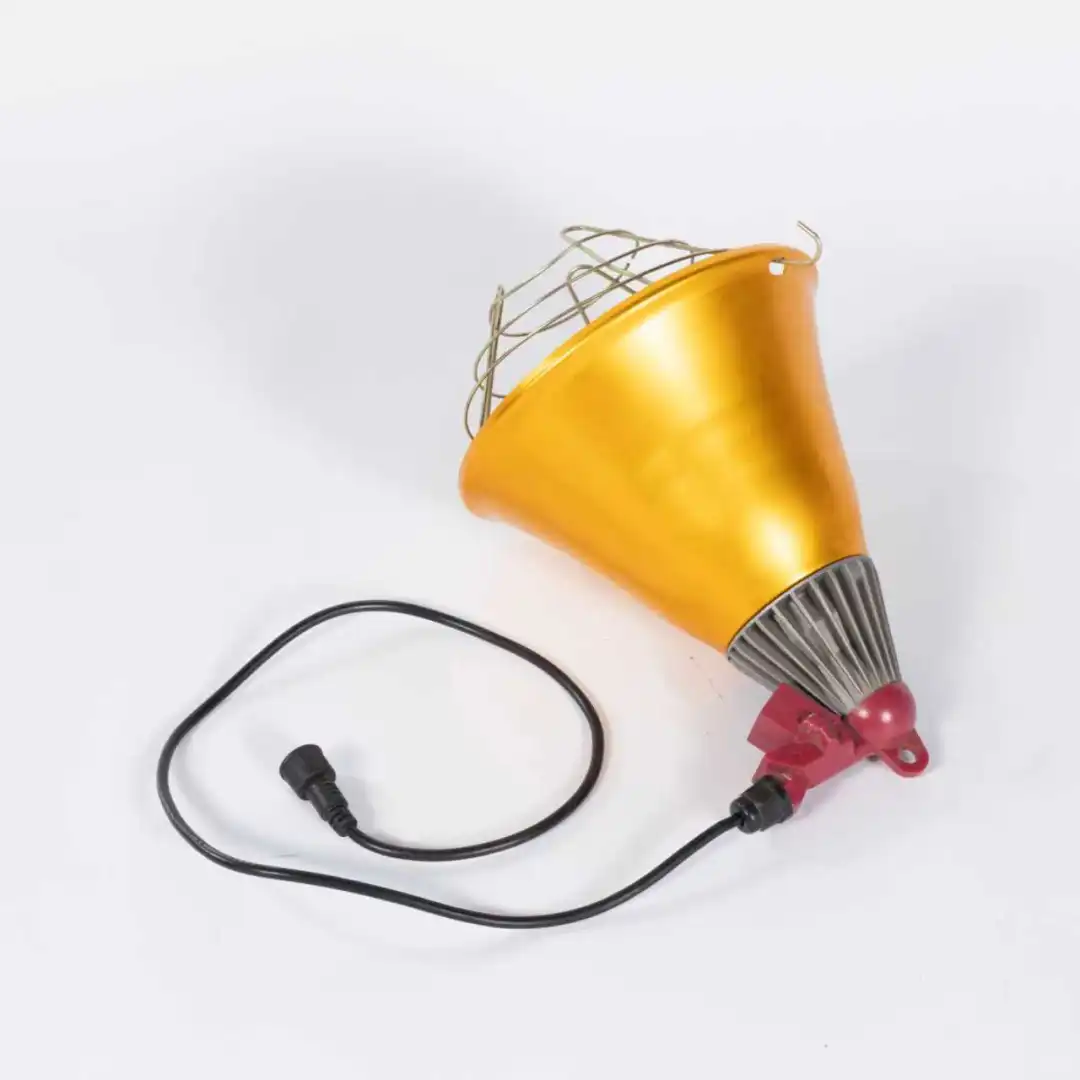 养殖设备一站式采购：养猪场仔猪保温灯