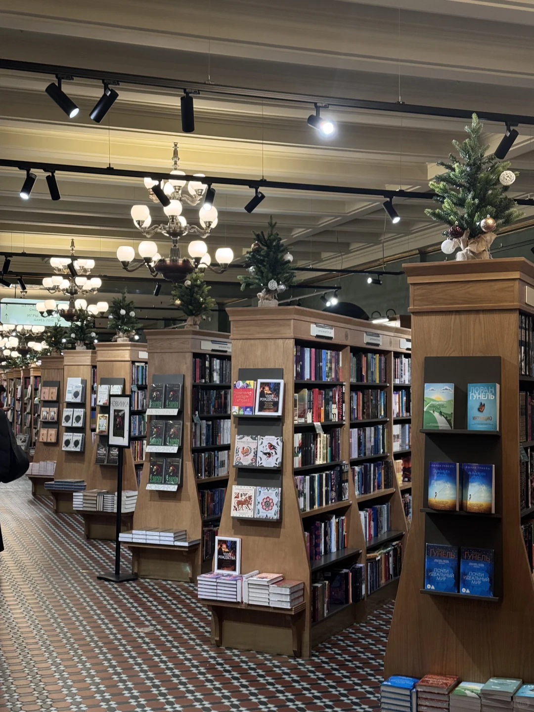 ??圣彼得堡地陪|陪老板逛市场 找客户