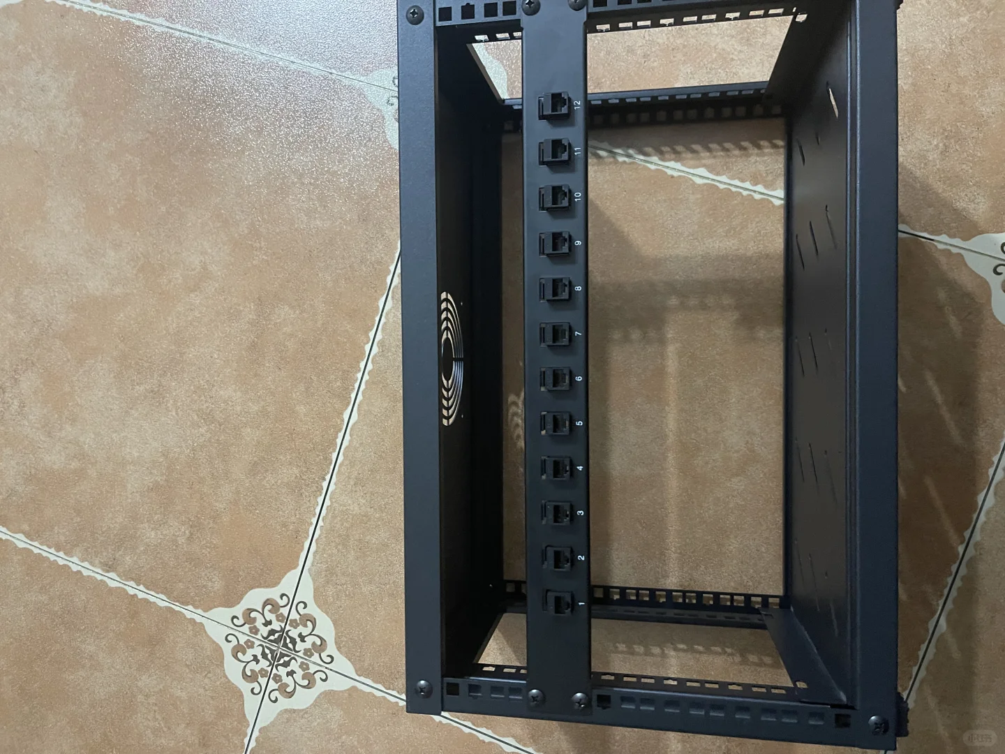 桌面小机柜 | 家庭网络收纳救星?