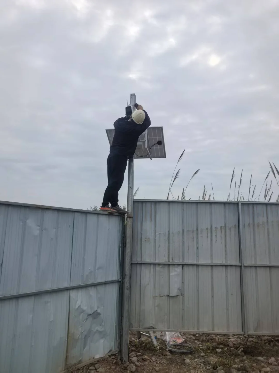 海康抢球一体太阳能监控