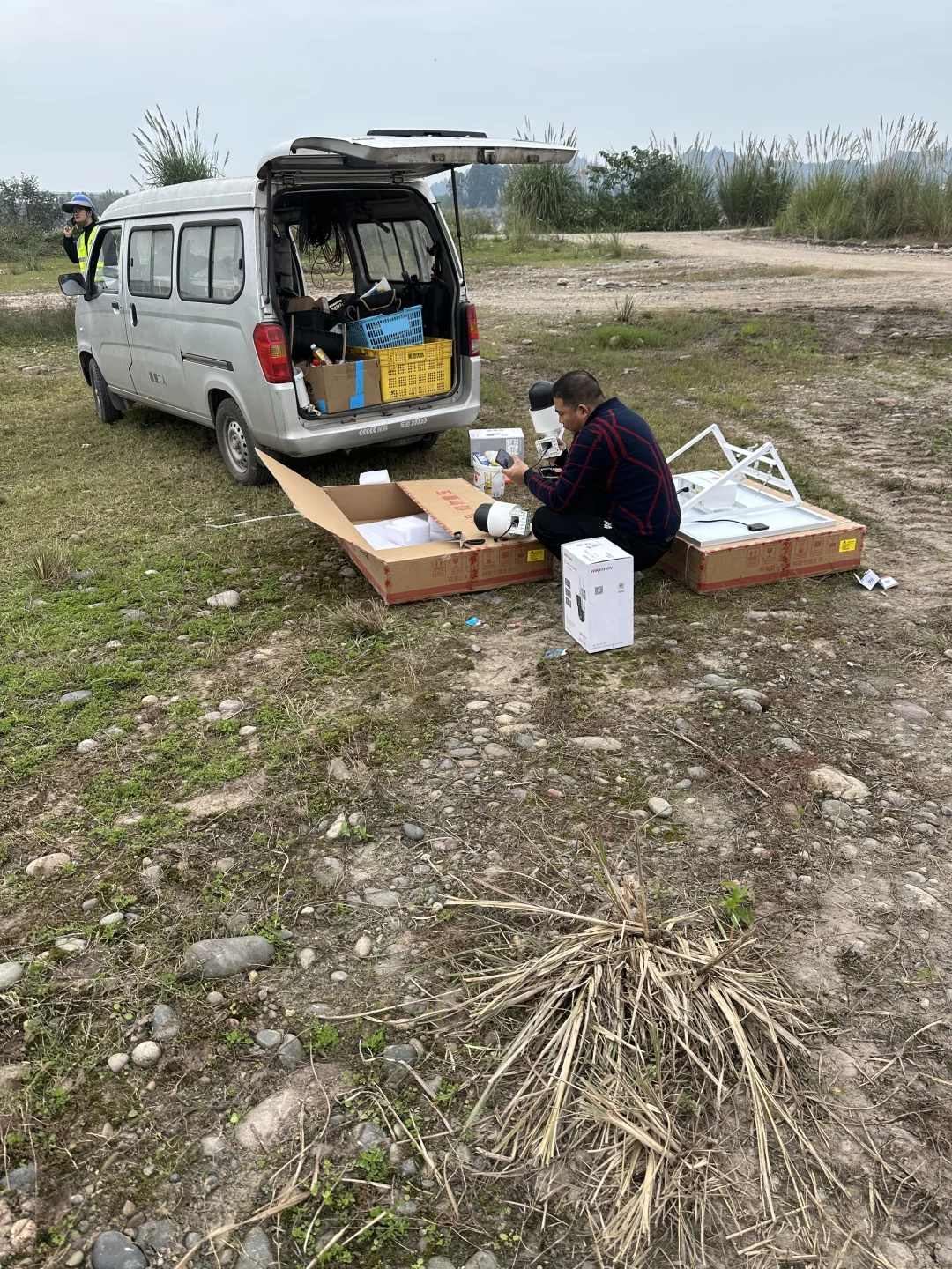 海康抢球一体太阳能监控