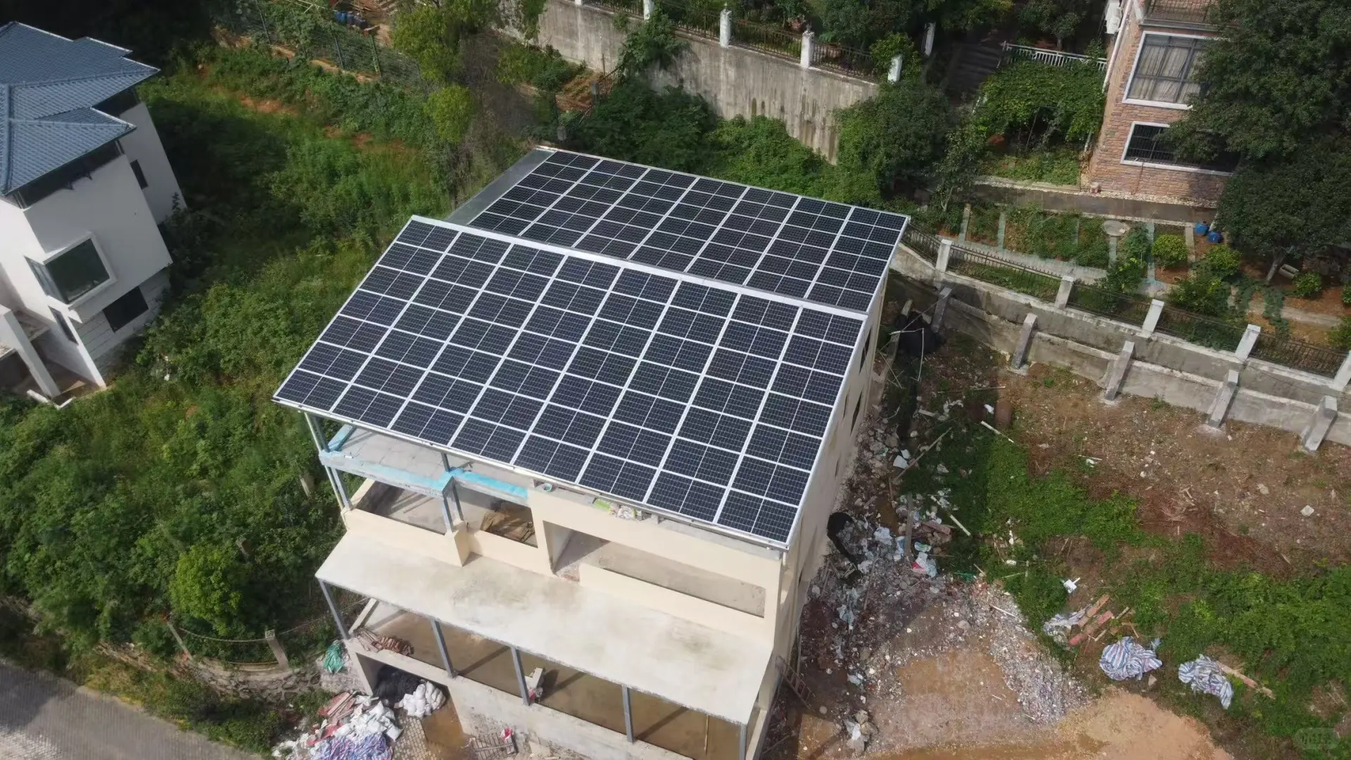 组件采用国内一线品牌质保30年电效