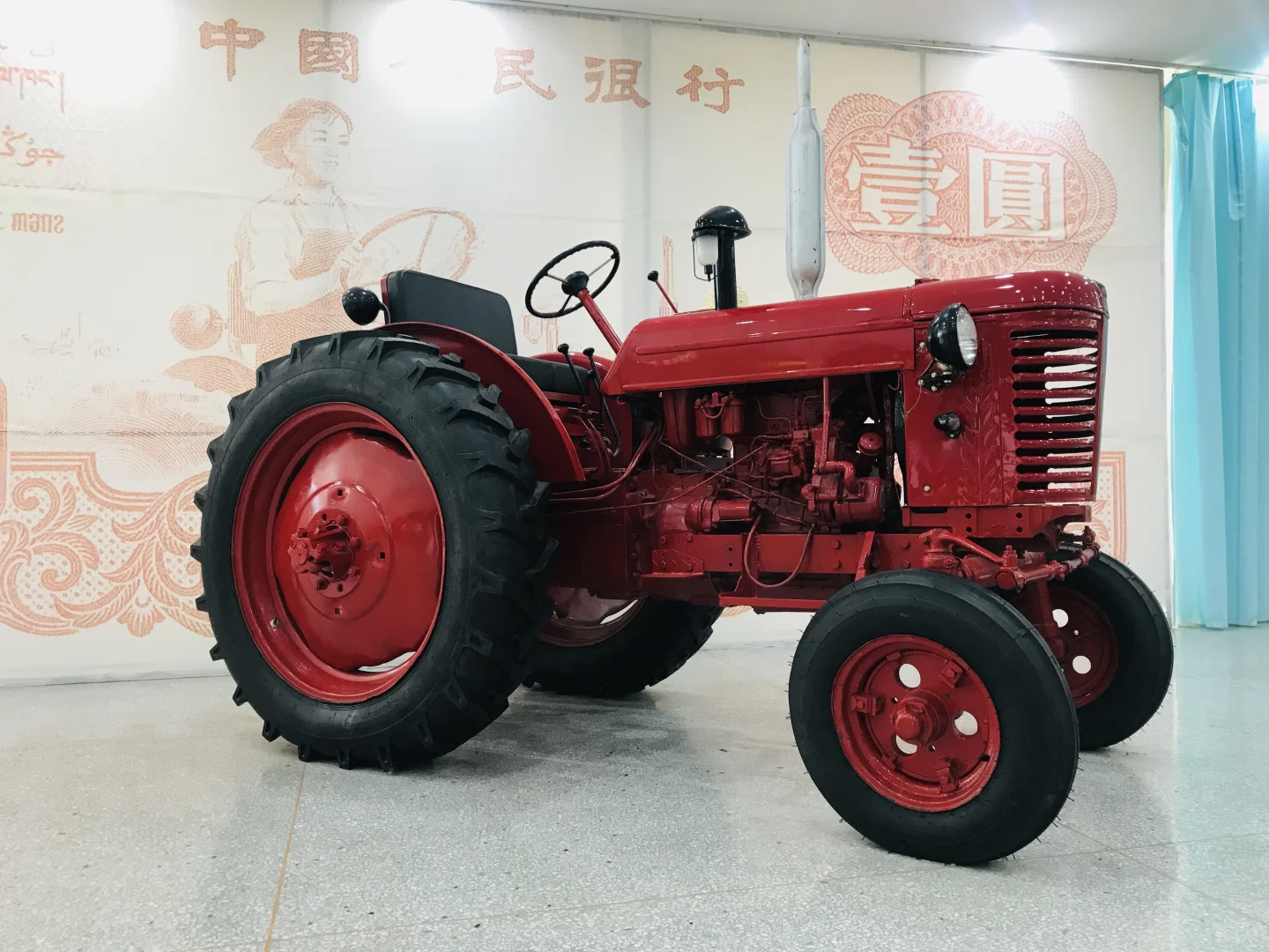 新疆红十月拖拉机：一段尘封的工业传奇