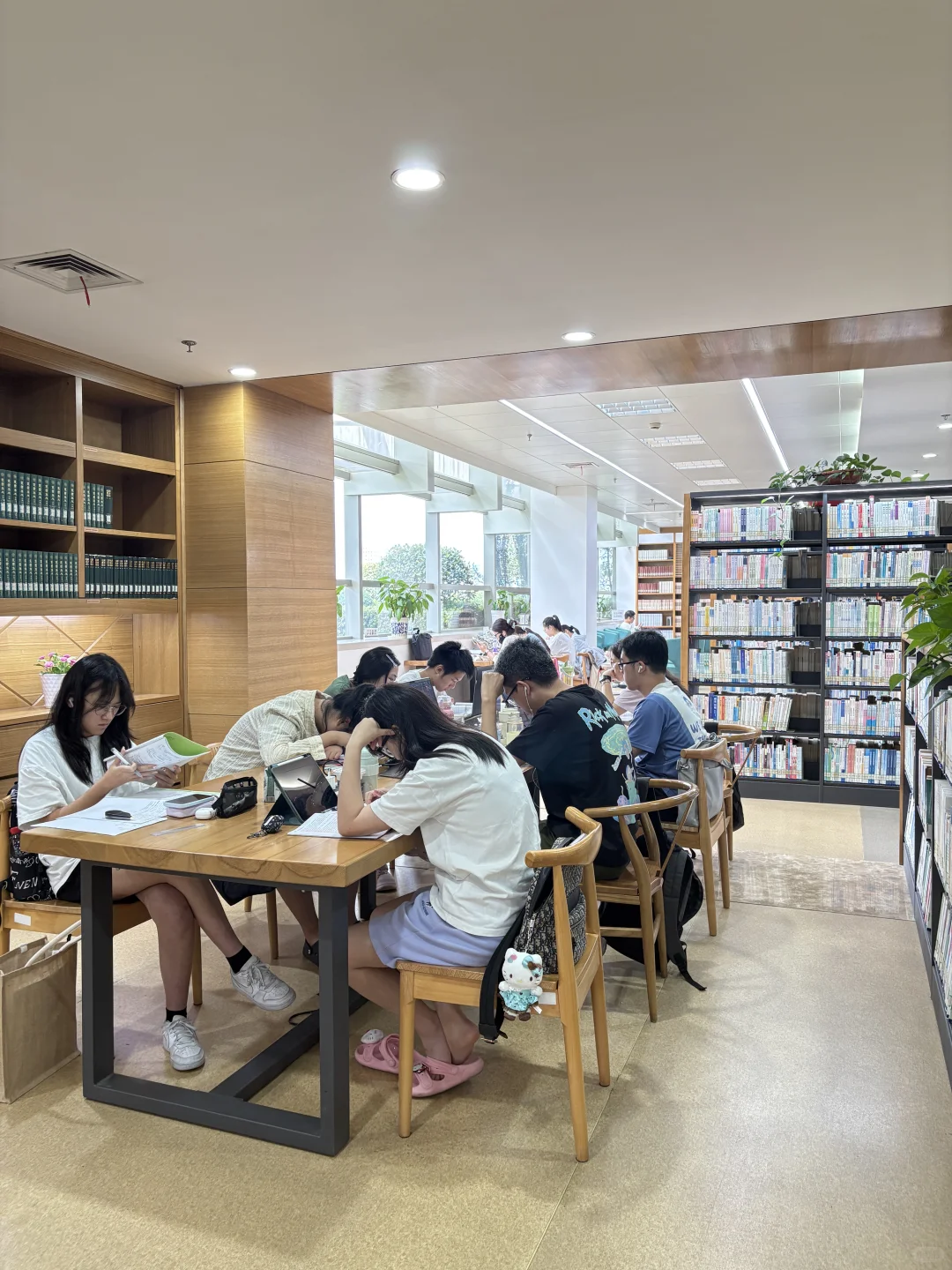 暑假，就应该在图书馆呆着~