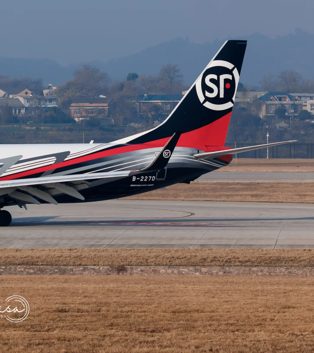 顺丰接收首架波音737-800货机