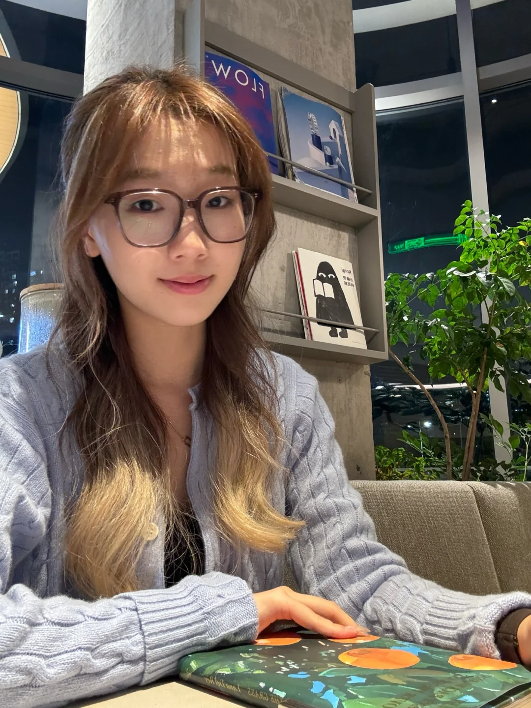 ?朋友：你真的不是住在图书馆吗？我：?‍↕️