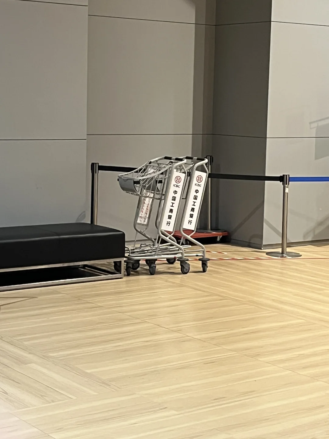 关西机场的行李车