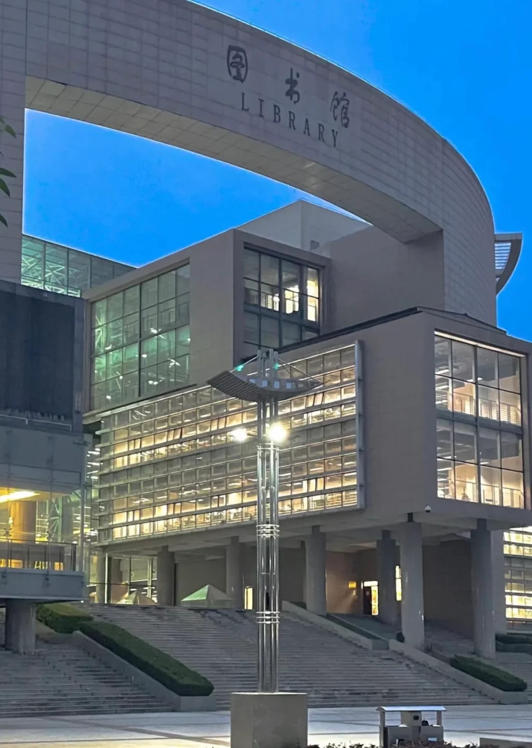 早八人的痛苦？不存在的！西外上课像逛景区