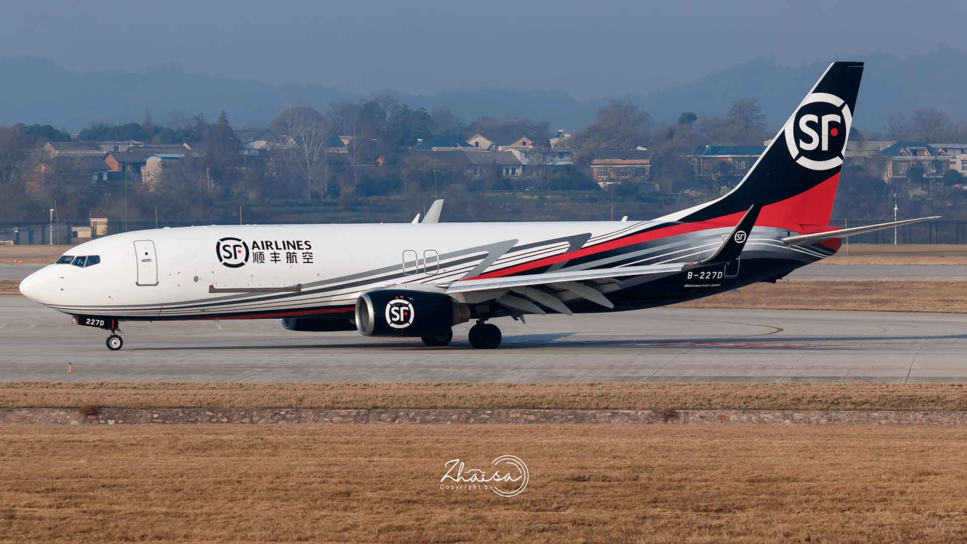 顺丰接收首架波音737-800货机