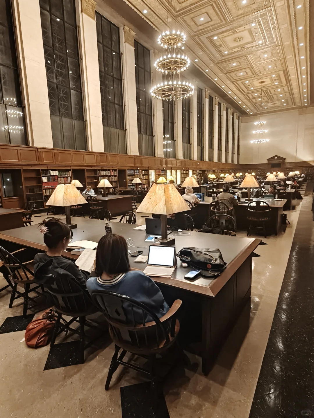 凌晨一点的哥大图书馆