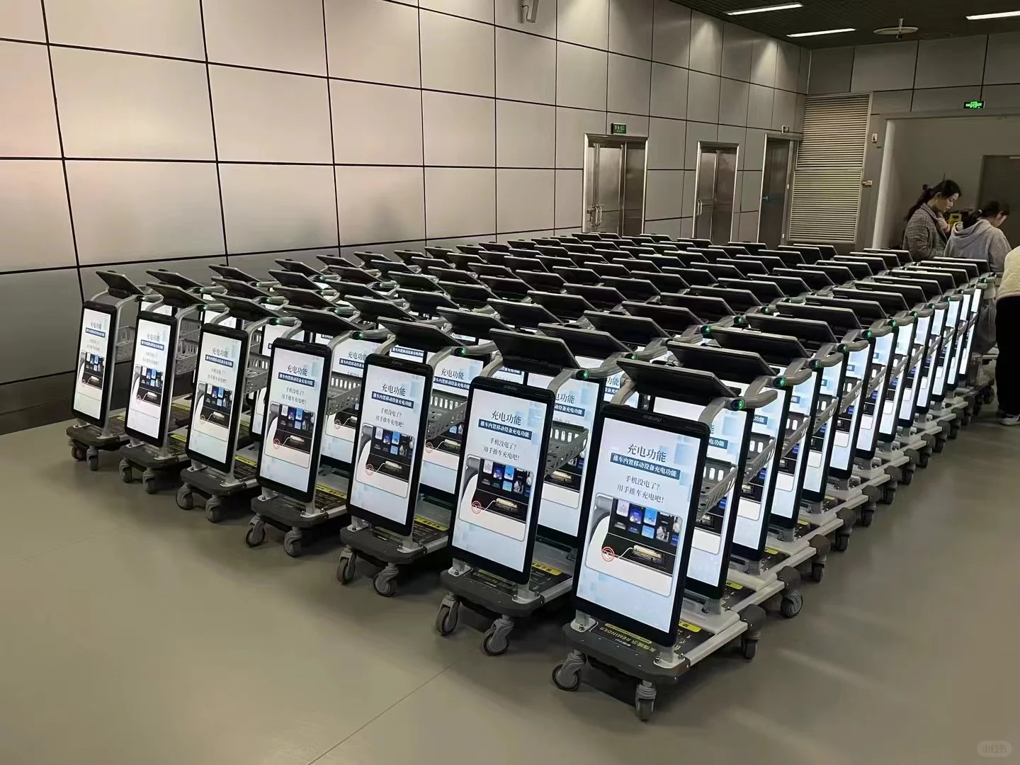 机场智能手推车广告投放