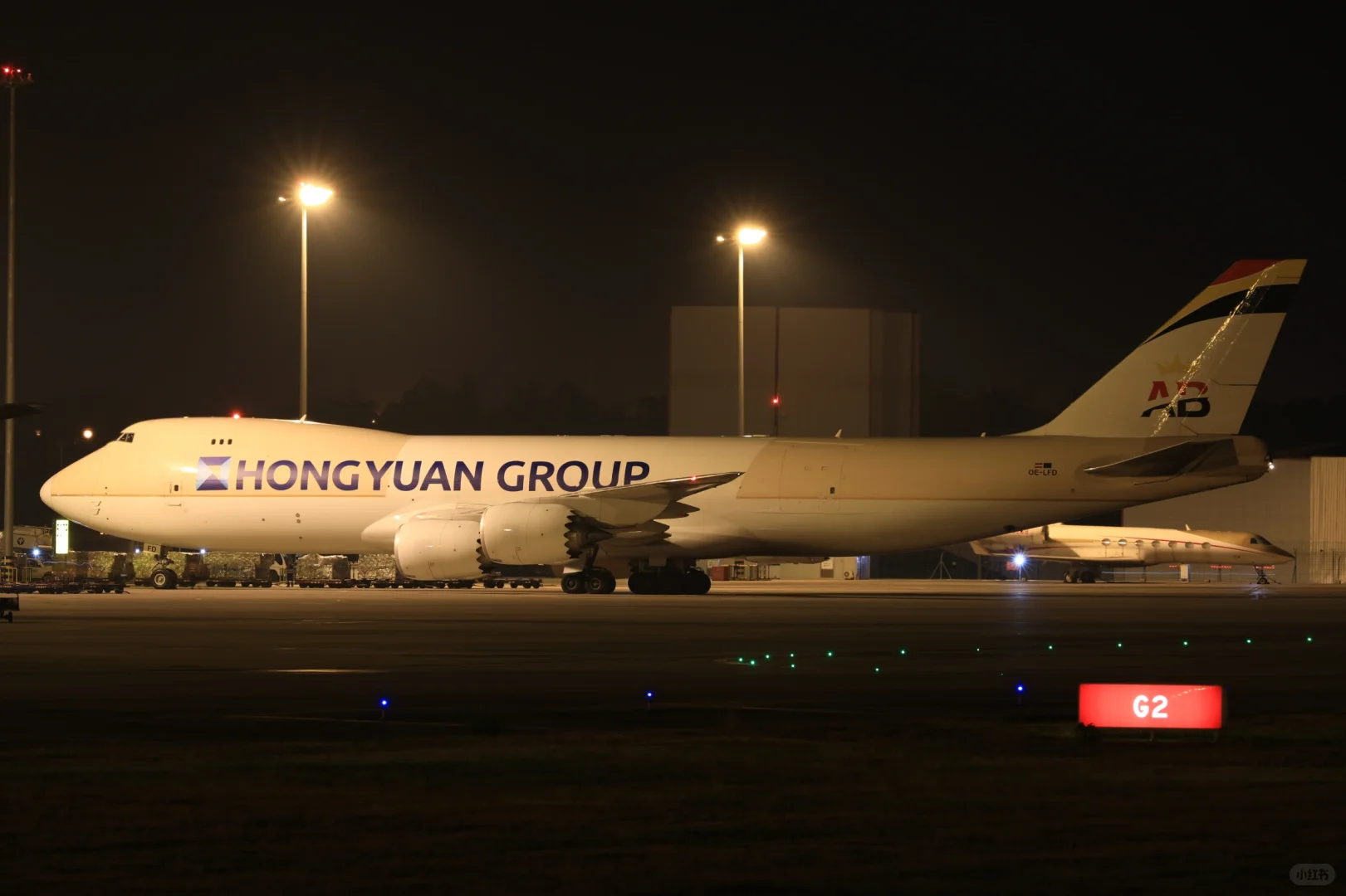 辛苦了!凌晨工作的国际货站人