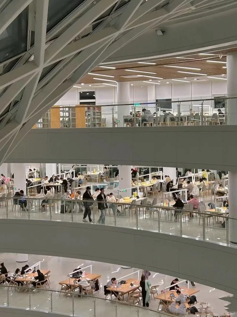 沈阳大学图书馆印象