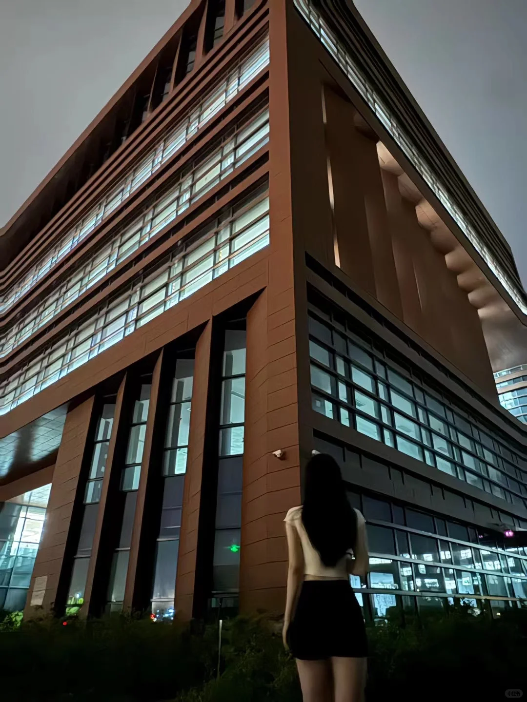 是谁的学校 图书馆这么漂亮