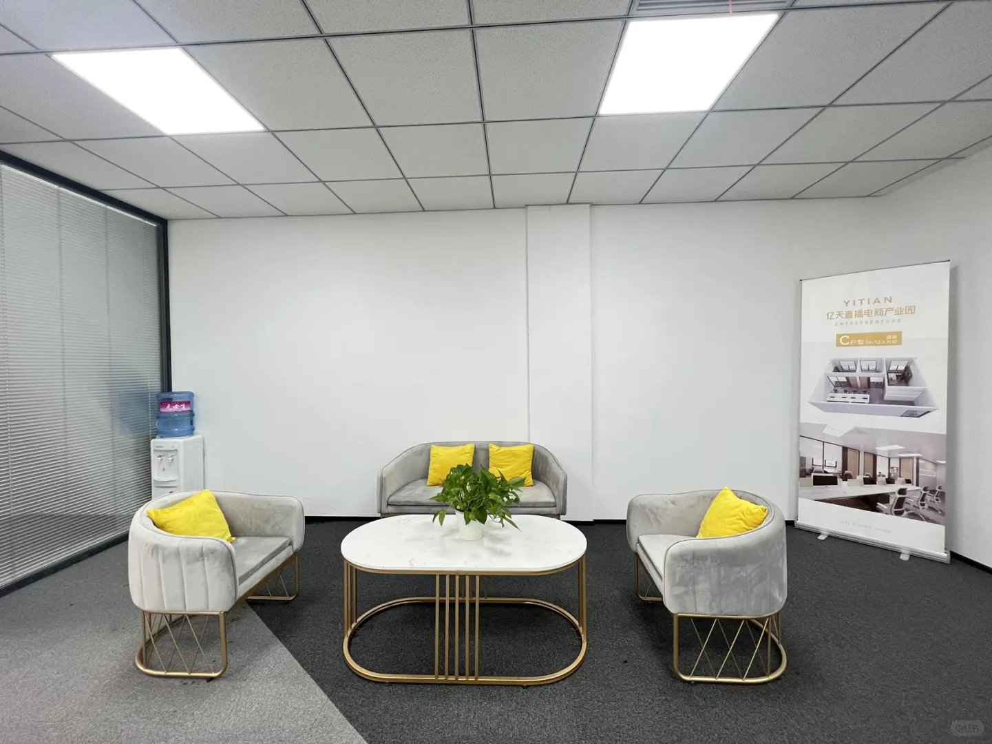 海曙机场路交叉口、停车方便、精装含税、