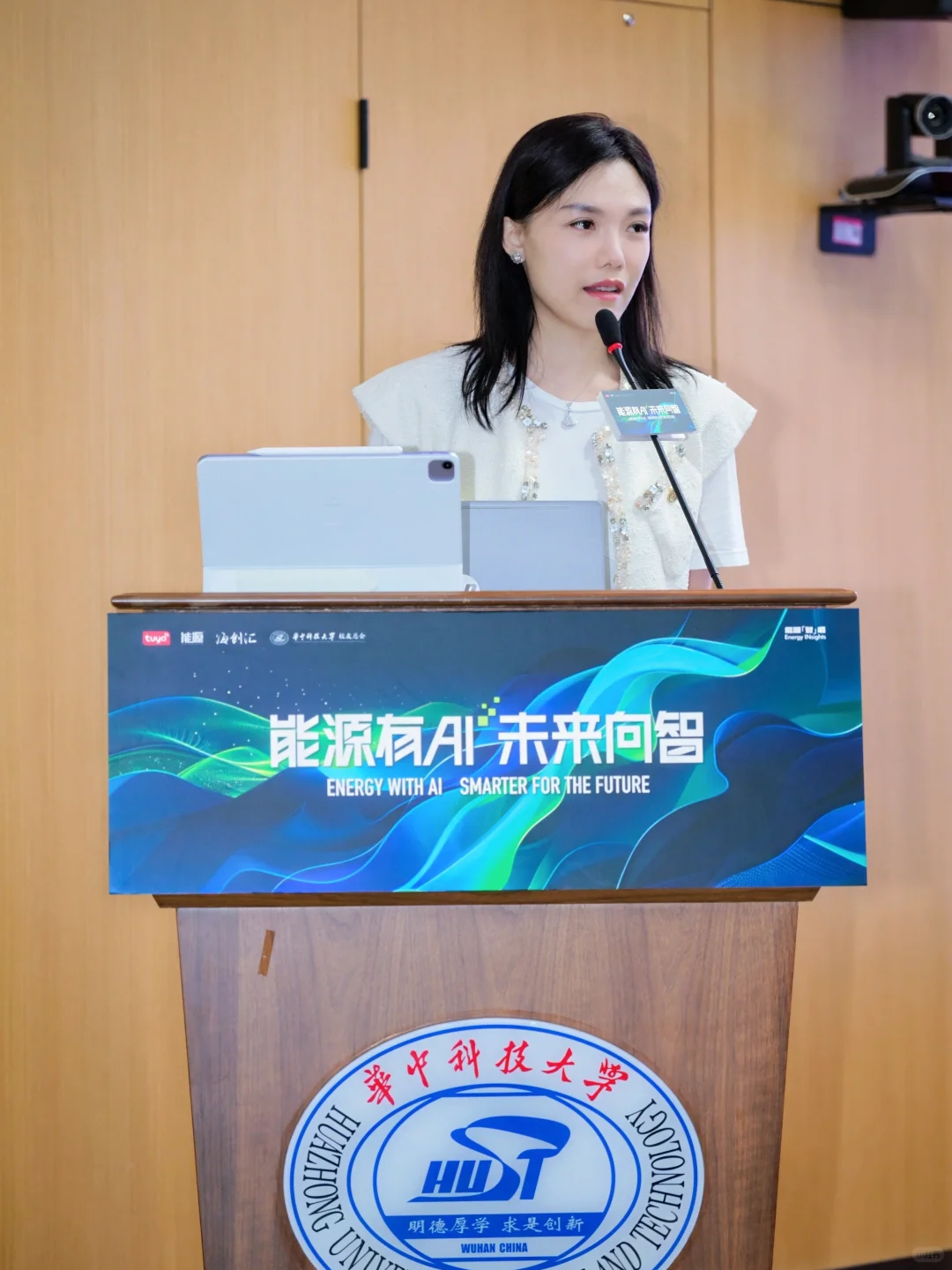 新能源硬件,下一个“新能源车”的机会?