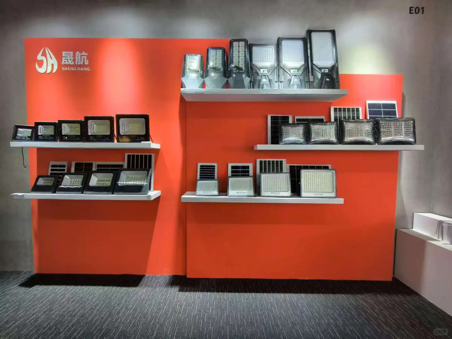 ? 找太阳能路灯工厂锁定灯都外贸中心!