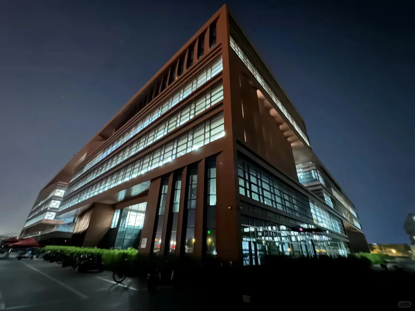 是谁的学校 图书馆这么漂亮