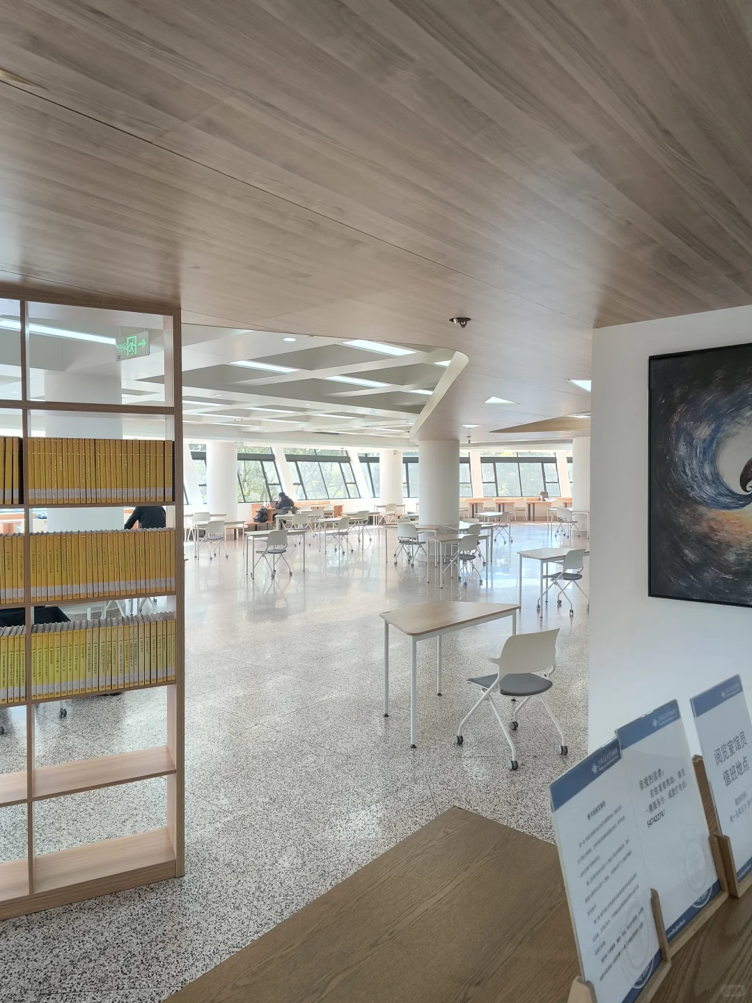 期末考试后的上海交通大学图书馆