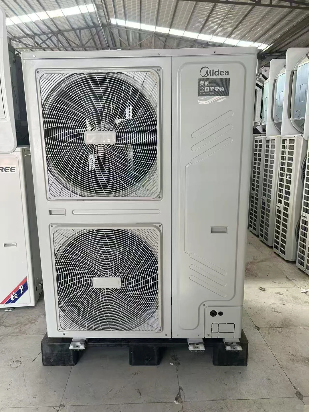 这谁顶得住啊！也太酷了！处理一批机器