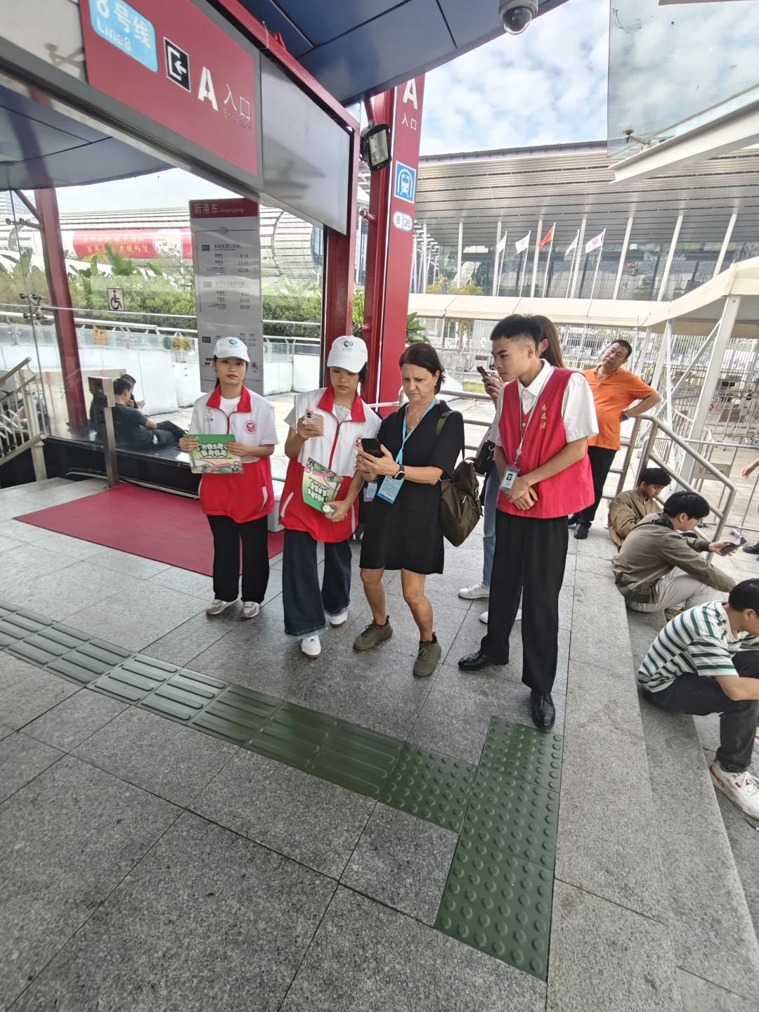 明天琶洲展会招兼职举牌