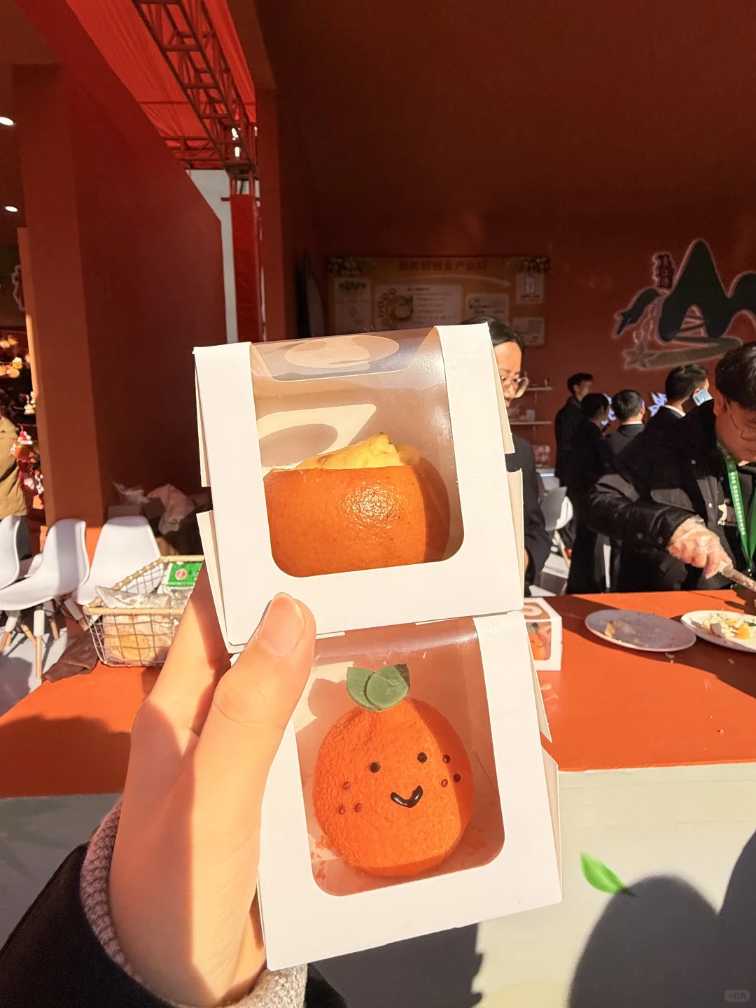 赣州这里！好多人好热闹~脐橙节?