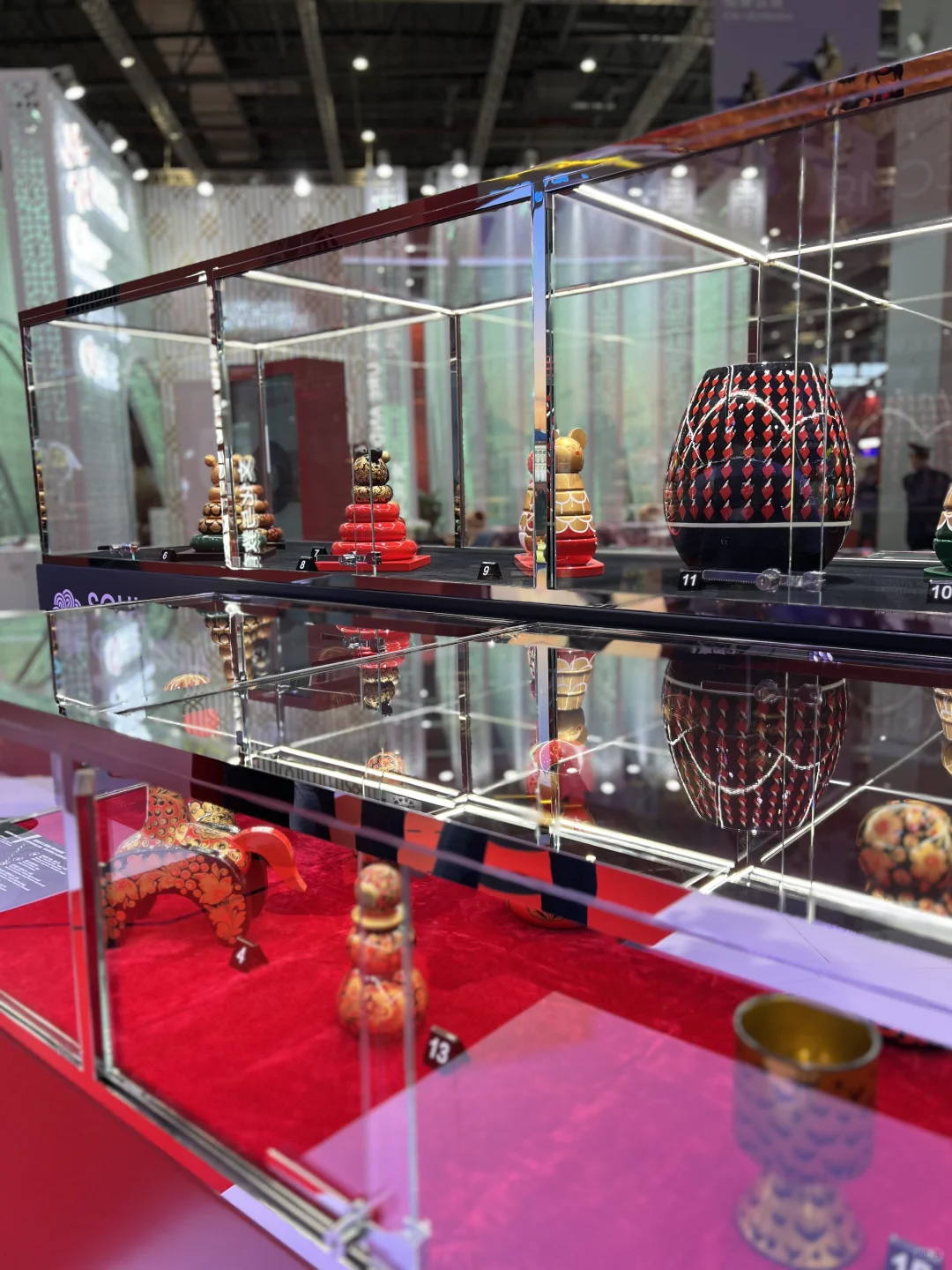 已到达进博会现场，人山人海！