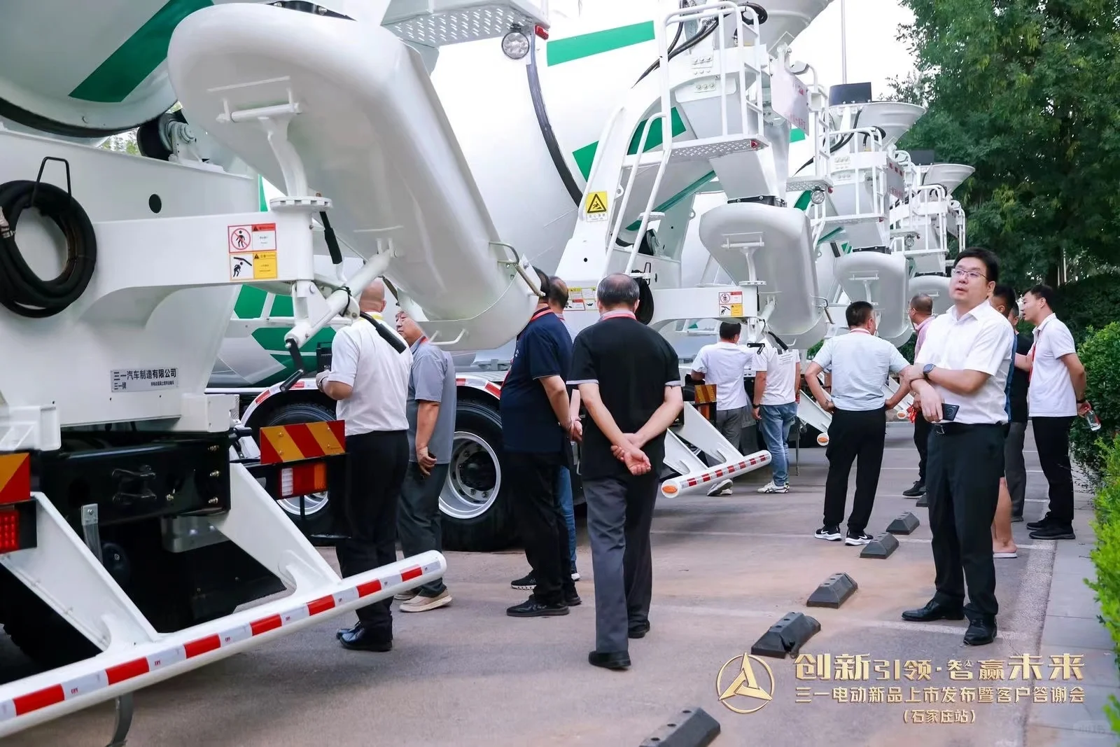 大热天的室外活动?