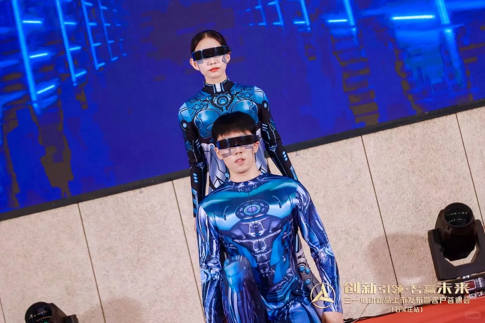 大热天的室外活动?