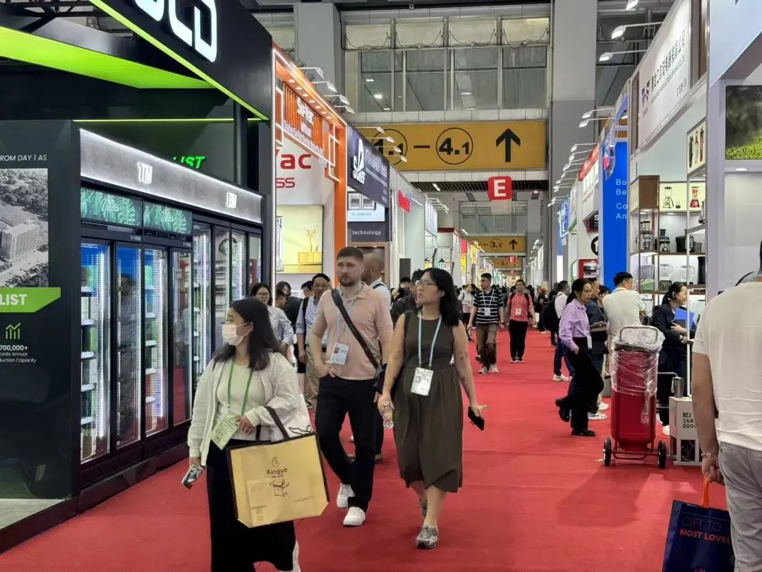 广交会首日！看看买家都多不多，都来自哪里