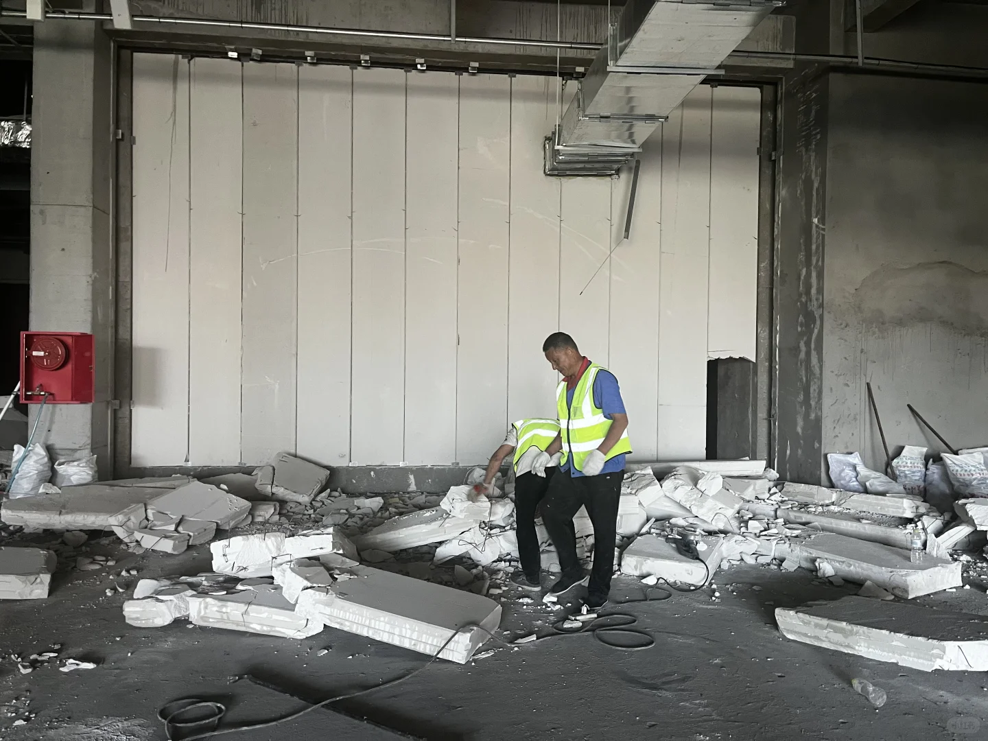 2000平汽车展厅装修