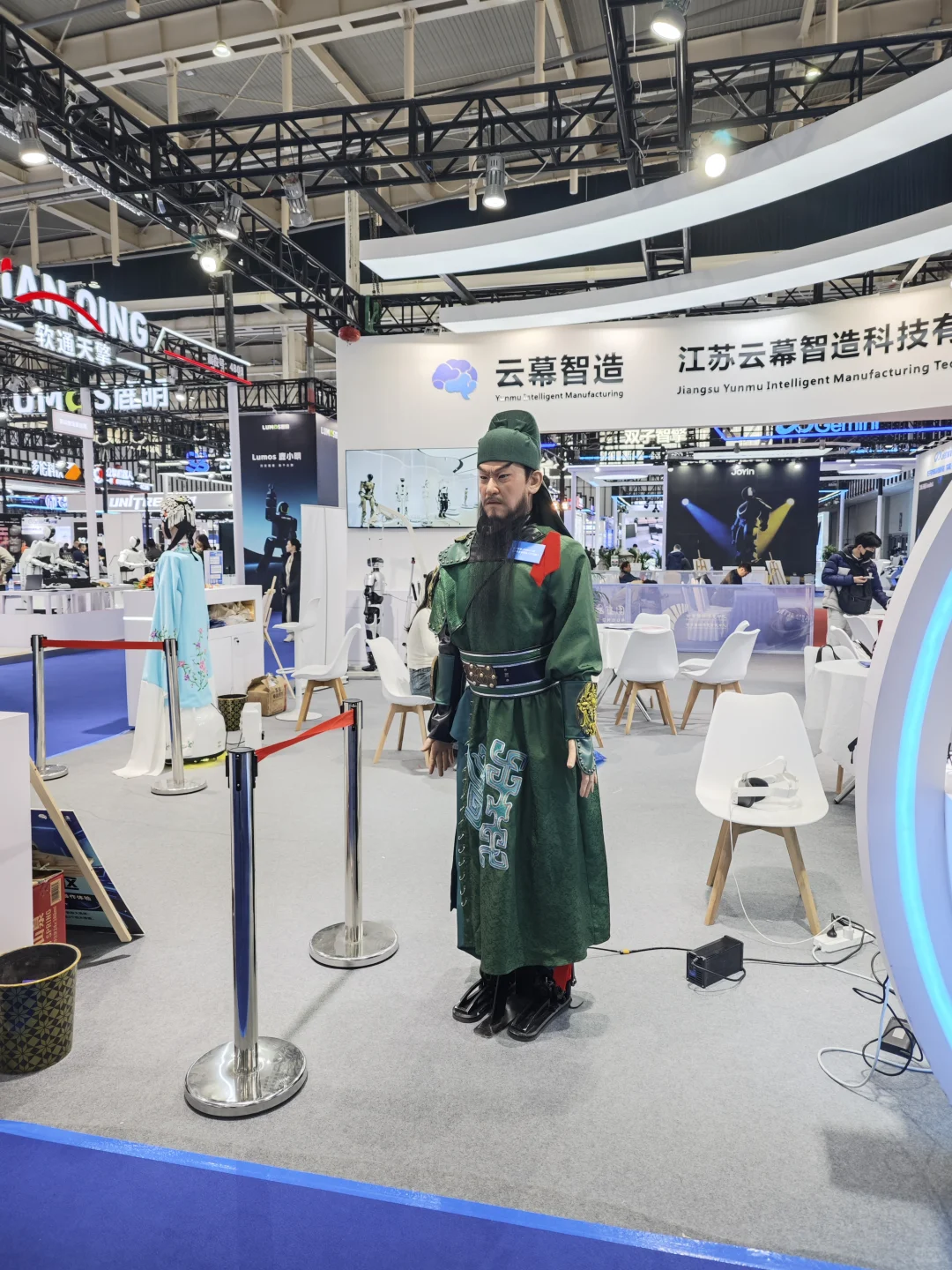 被云幕制造的文旅款底盘皮肤机器人惊艳啦