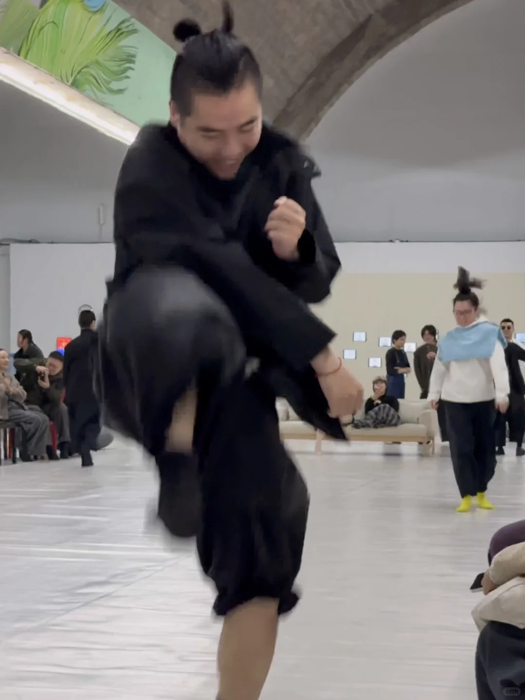 已经沉浸在抽象艺术中不知天地为何物