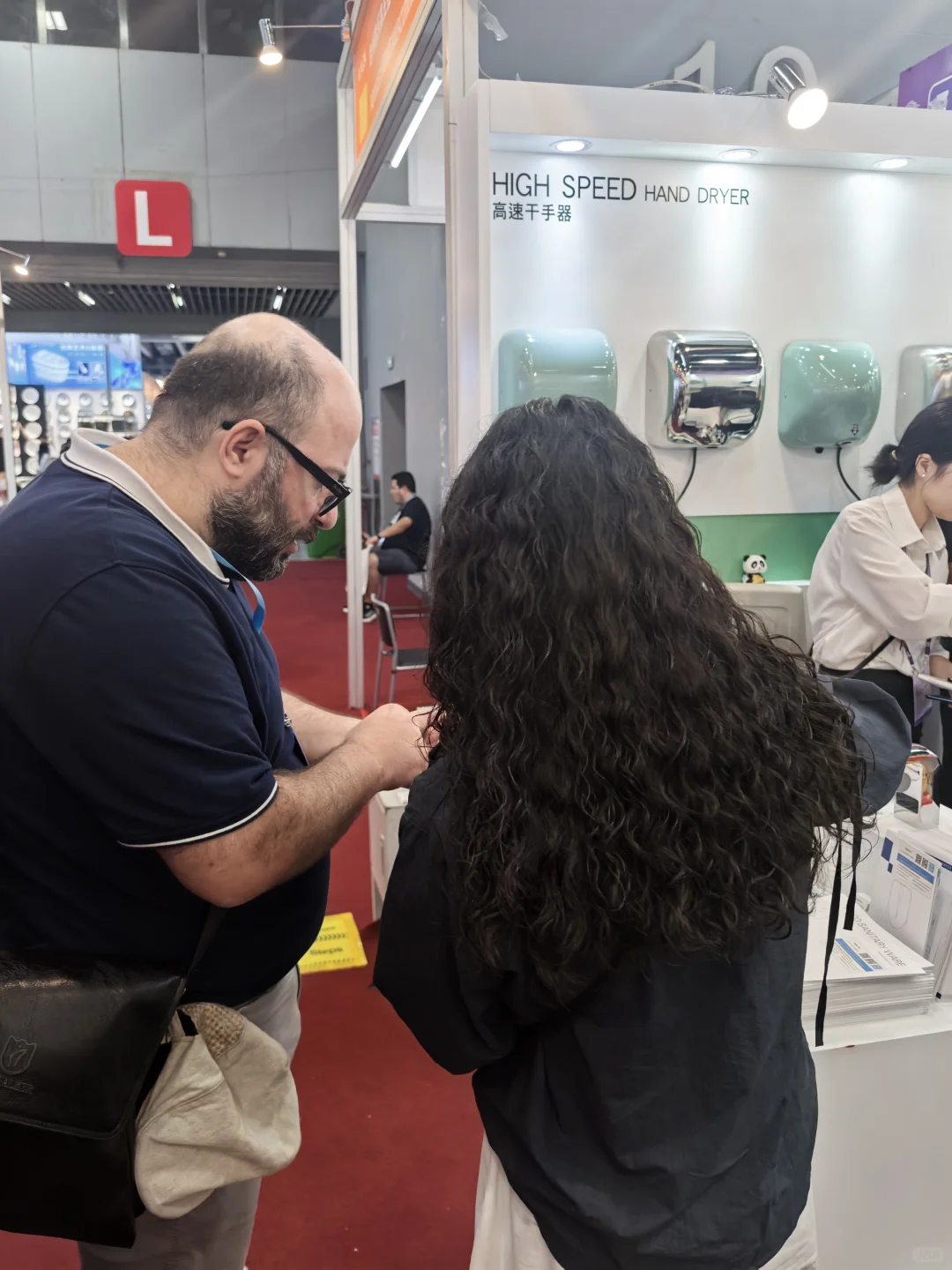 广交会二期第一天忙不停